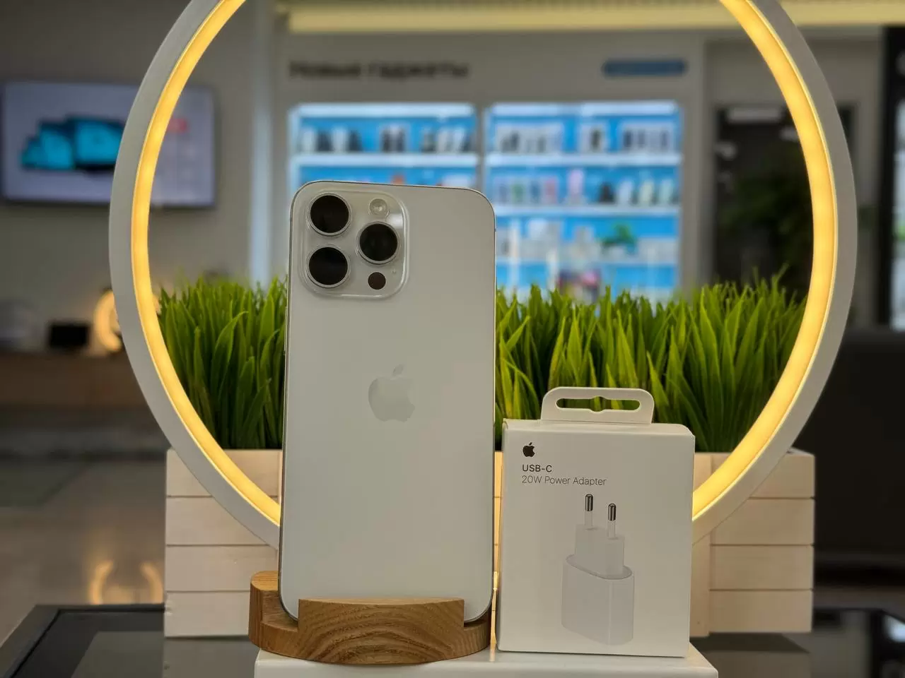 - Смартфон Apple iPhone 16 Pro Max , Белый титан, 256 ГБ / 8618*