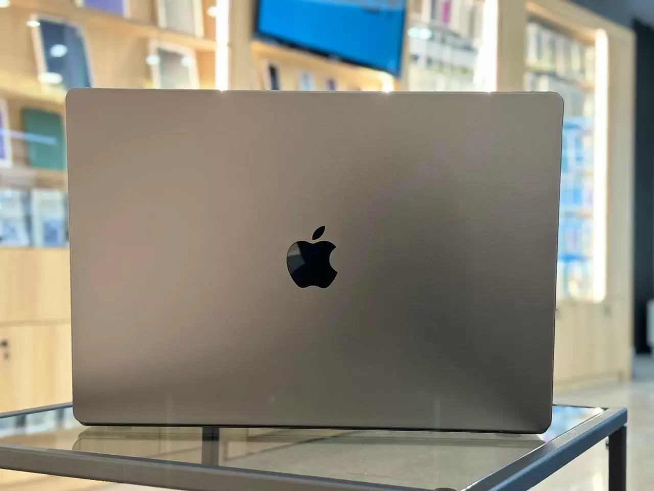 Ноутбук Apple MacBook Pro 16" 2023, (M3 Pro, RAM 18 ГБ, SSD 512 ГБ), Чёрный / 9KWJ*