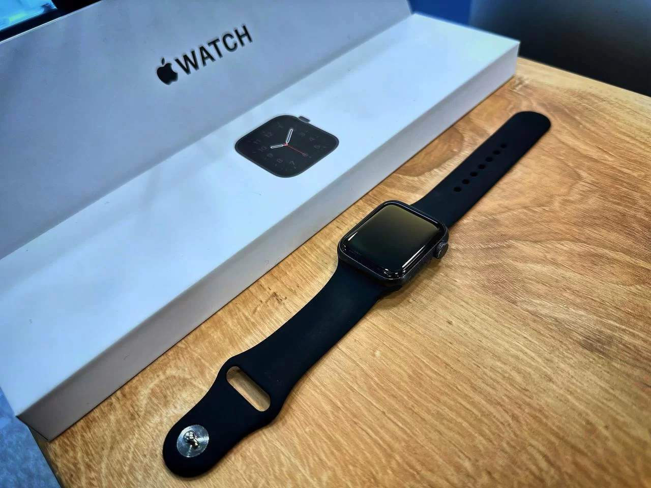 Умные часы Apple Watch SE 1, 40 mm, Чёрный / GQ07V*