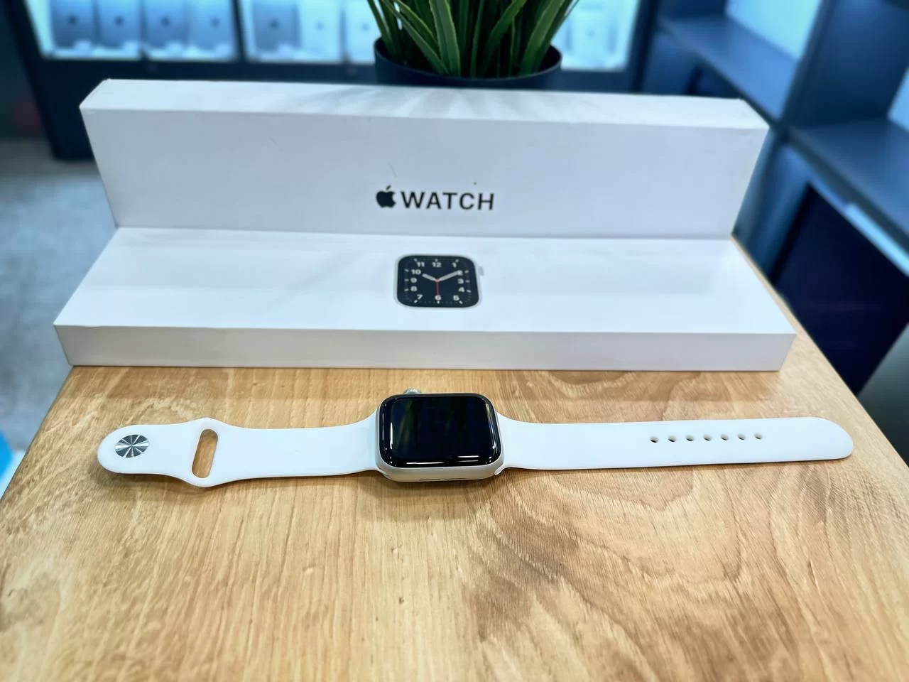 Умные часы Apple Watch SE 1, 40 mm, Чёрный / GQ07V*